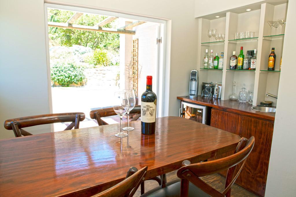 Seabreeze Luxury Two Bedroom Self Catering Penthouse Pousada