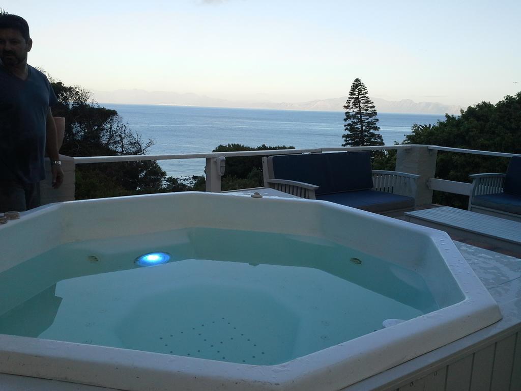 Seabreeze Luxury Two Bedroom Self Catering Penthouse Simonʼs Town